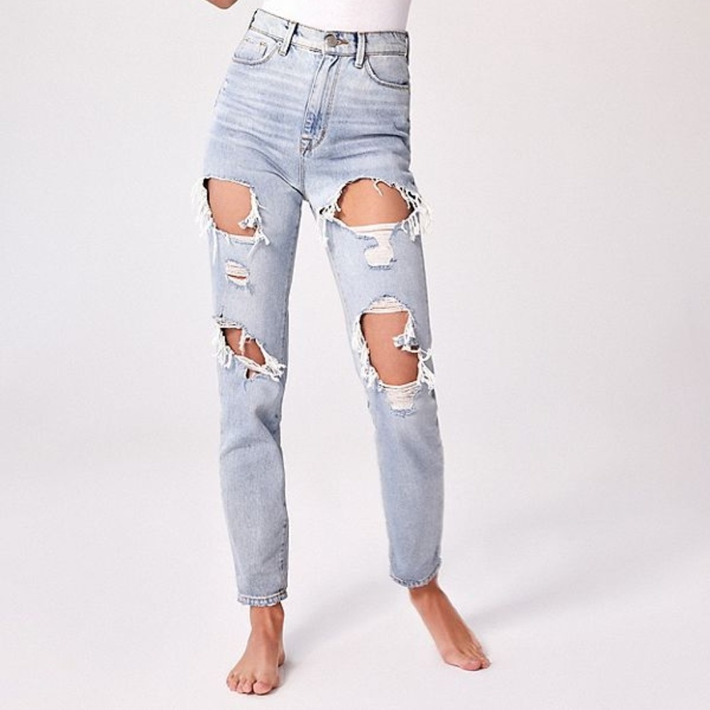 BDG Mom Destroyed Jean - Light Wash Size 29